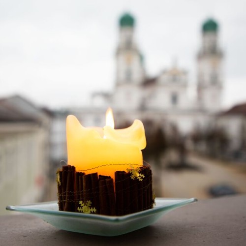 Klein_Adventskerze vor Dom St. Stephan_Stefanie Hintermayr.jpg